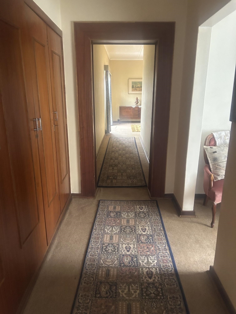 5 Bedroom Property for Sale in Viljoenskroon Free State